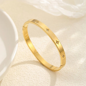 Elegant geometric star 18K gold bangle