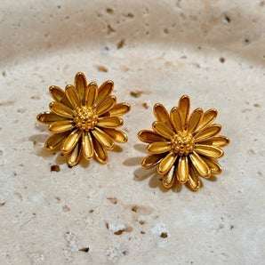 Vintage flower plating 18K gold studs.