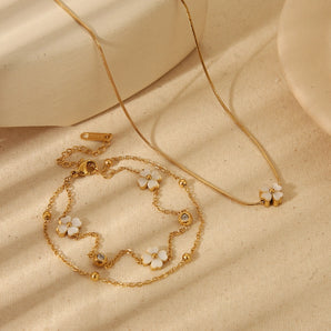 Sweet flower acrylic gold-plated jewelry set.