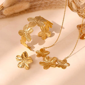 Elegant flower rings, bracelets, necklace set.