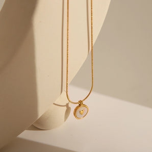 Heart Shell Relief Gold Pendant Necklace.