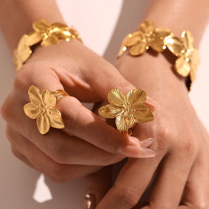 Elegant flower rings, bracelets, necklace set.