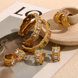 Elegant vintage style zircon gold-plated jewelry set.