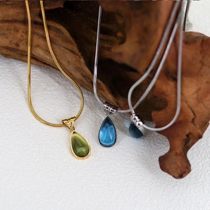 Elegant water droplet stainless steel necklace.